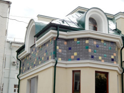 Объемная керамика для фасада – один из лучших способов подчеркнуть индивидуальность здания