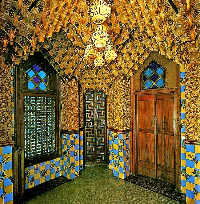 Керамический декор внутреннего помещения Casa Vicens