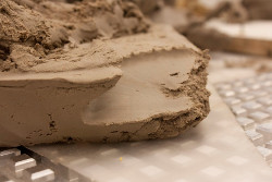 Примеси и включения в глине губительны для керамических изделий