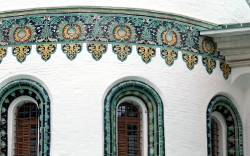 Облицованный керамикой фасад Воскресенского собора