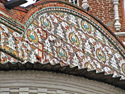 Фасады зданий оформляют керамикой уже на протяжении нескольких веков