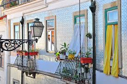 Керамической плиткой в Португалии облицовываются даже обычные жилые дома